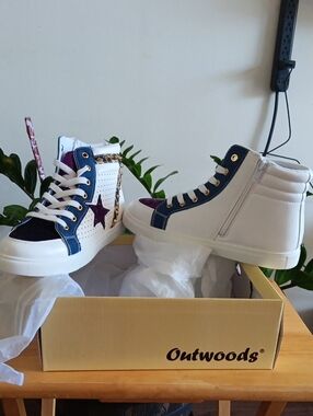 Outwoods Women's High-Top Shoes with Shoe Bags Size 10